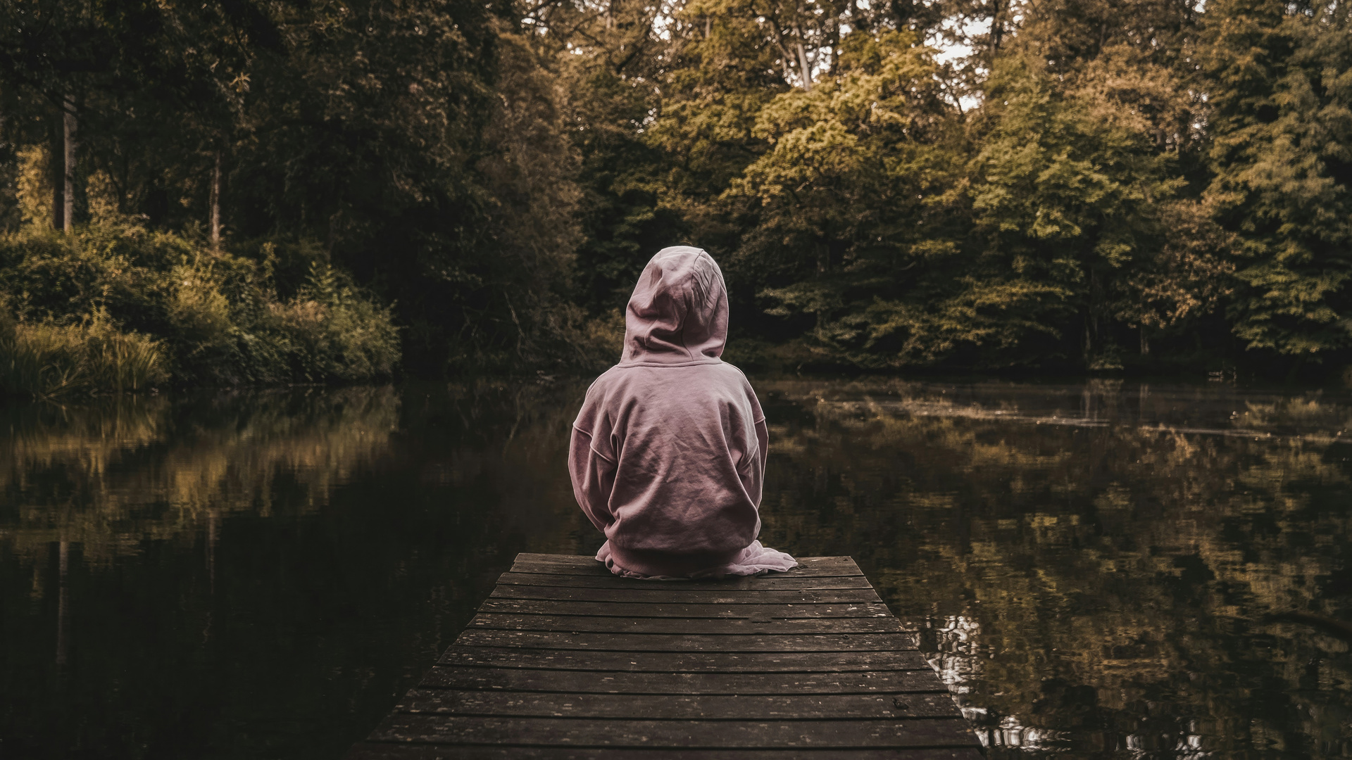 Child Sitting Pier Alone 5k