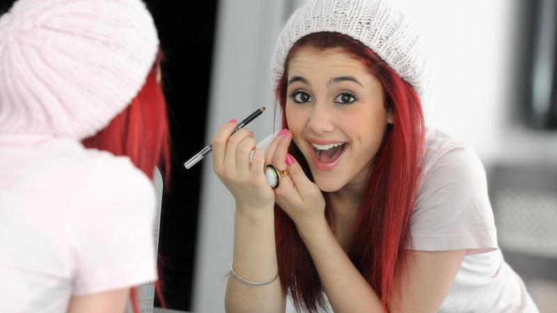 Ariana Grande Dimple