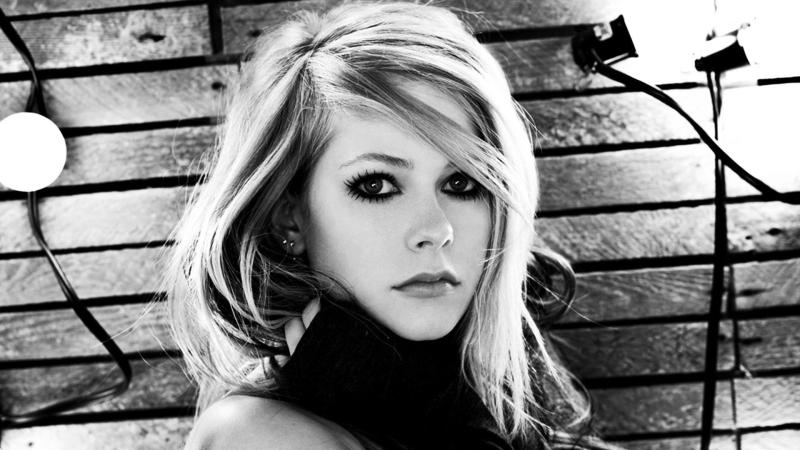 Avril Lavinge Monochrome