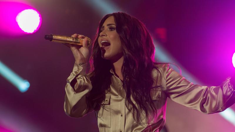 Demi Lovato Live Performing 5k