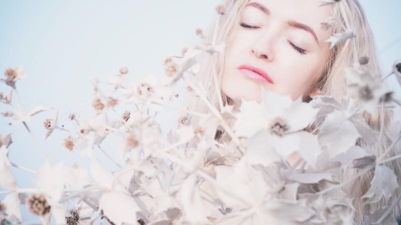 Girl Tenderness Flowers Eyes Close 5k
