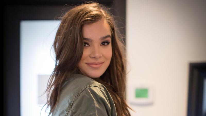 Hailee Steinfeld Cute Smile New
