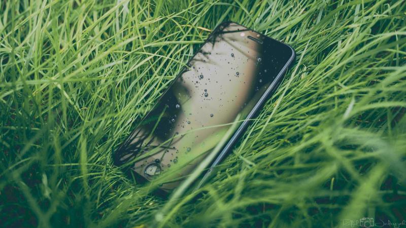 Iphone Water Drops Grass 5k