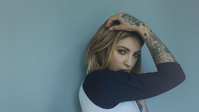 Julia Michaels 2019