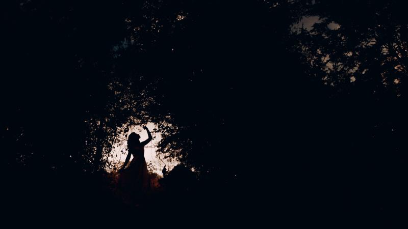 Silhouette Women Dancing 4k