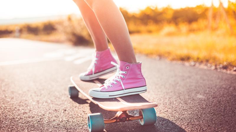 Skateboard Shoes Legs 4k