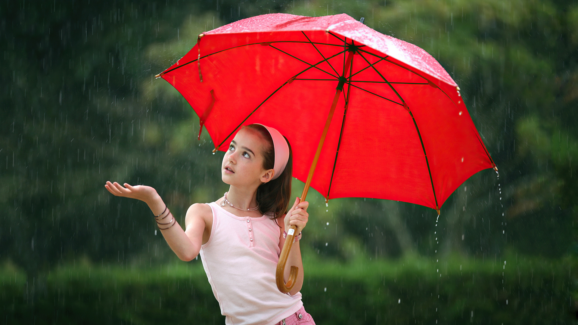 Little Girl In Rain With Umbrella 4k