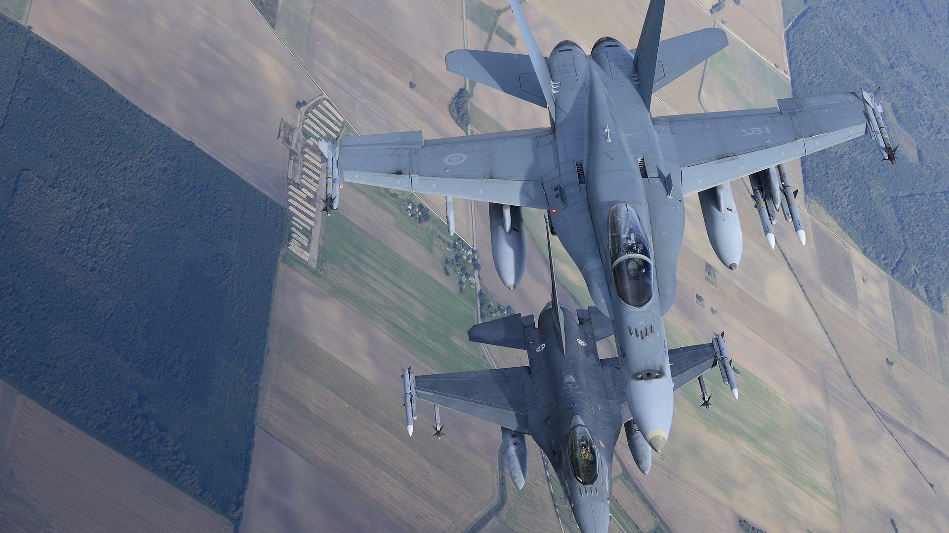 McDonnell Douglas CF-18 Hornet General Dynamics F-16 Fighting Falcon Jet Fighter Aircraft Warplane