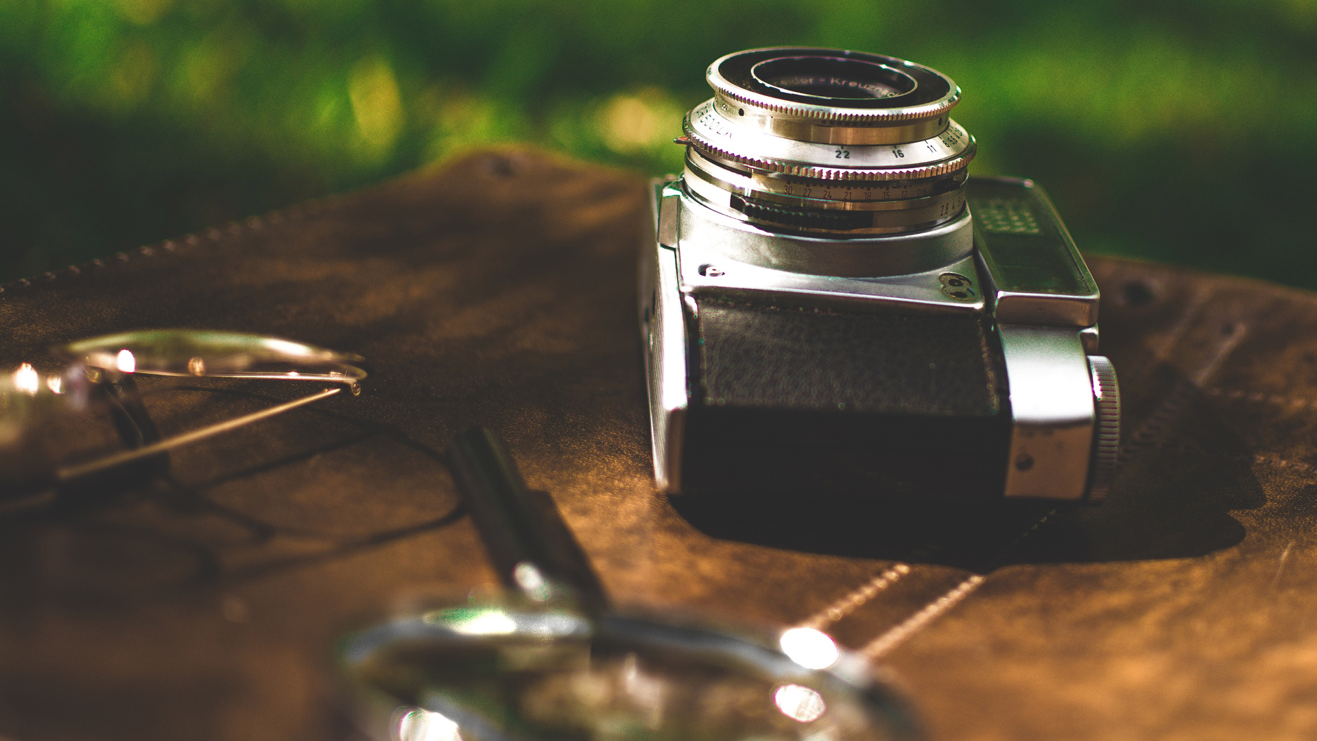 Retro Old Camera Magnifying Glass