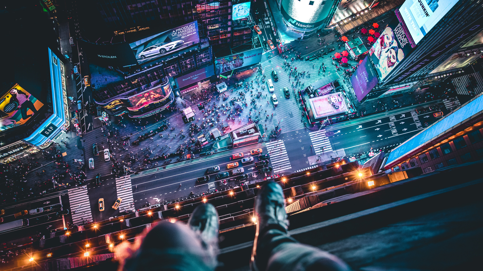Time Square Aerial View Man Siting At Top 5k