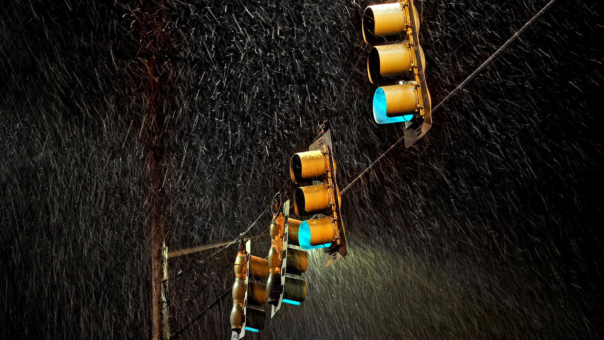 Traffic Lights Night Rain 5k