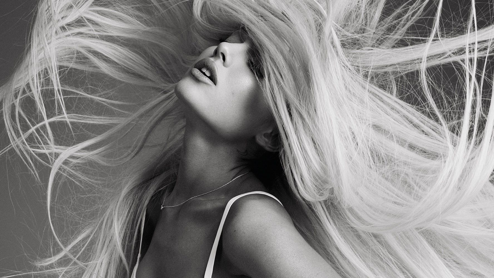 Ariana Grande Elle 2018 Photoshoot