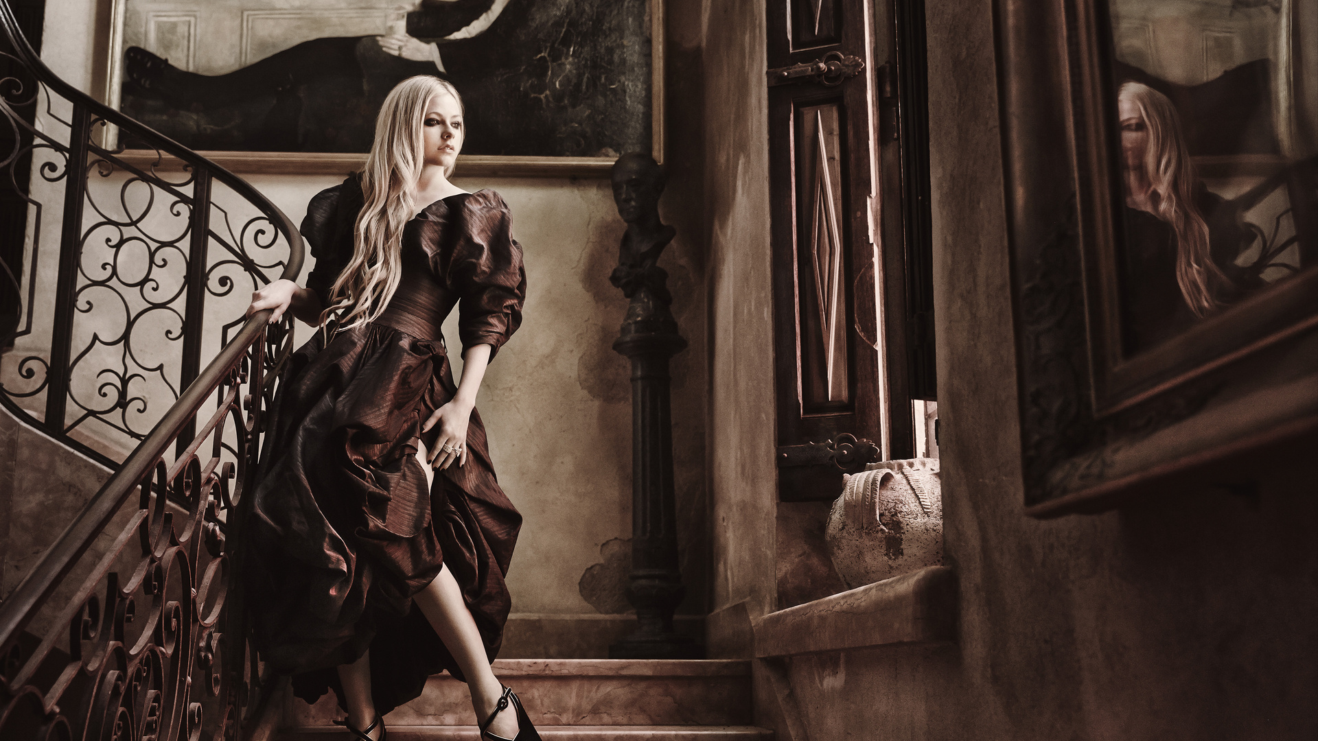 Avril Lavigne Glamour Photoshoot