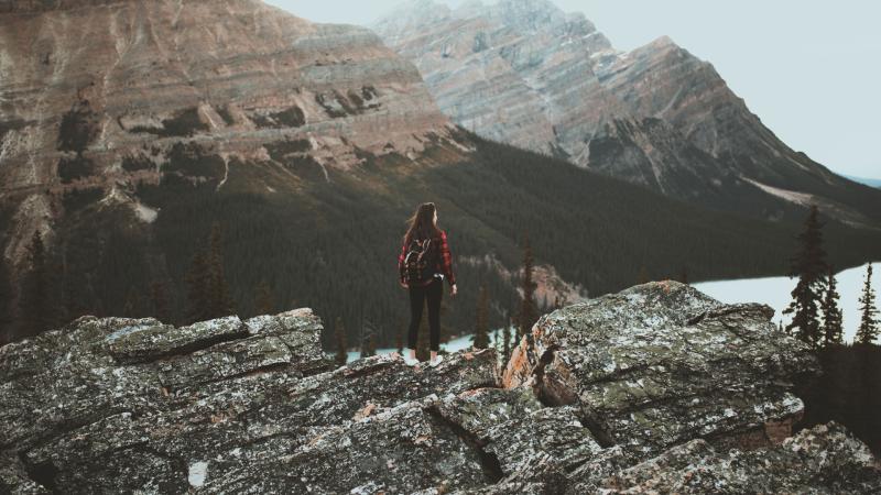Girl At Tip Of Mountain HD Wallpaper - Free 4K Download