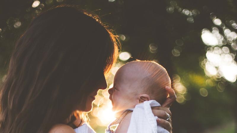 Mother And Child Cute HD Wallpaper - Free 4K Download