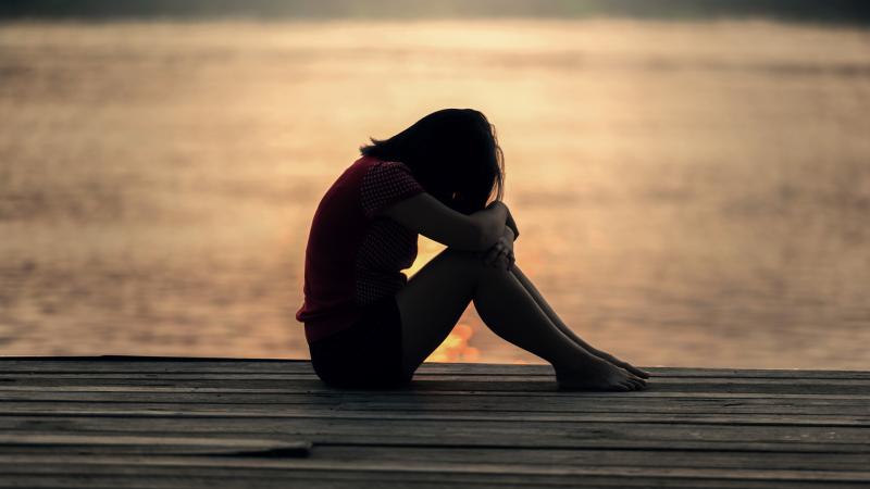 Sad Girl Sitting On Dock Silhouette HD Wallpaper - Free 4K Download
