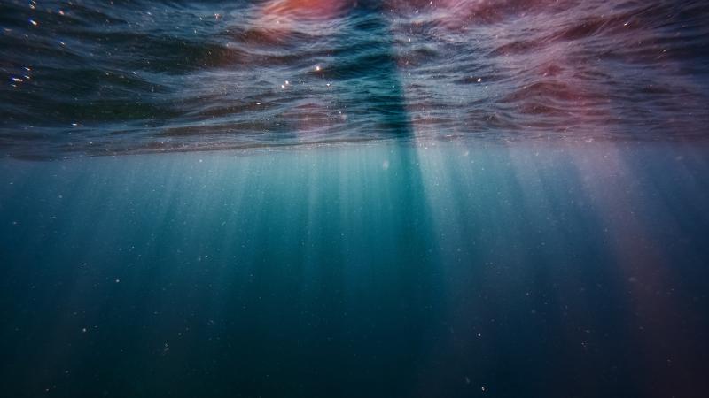 Underwater Sunbeams 4k