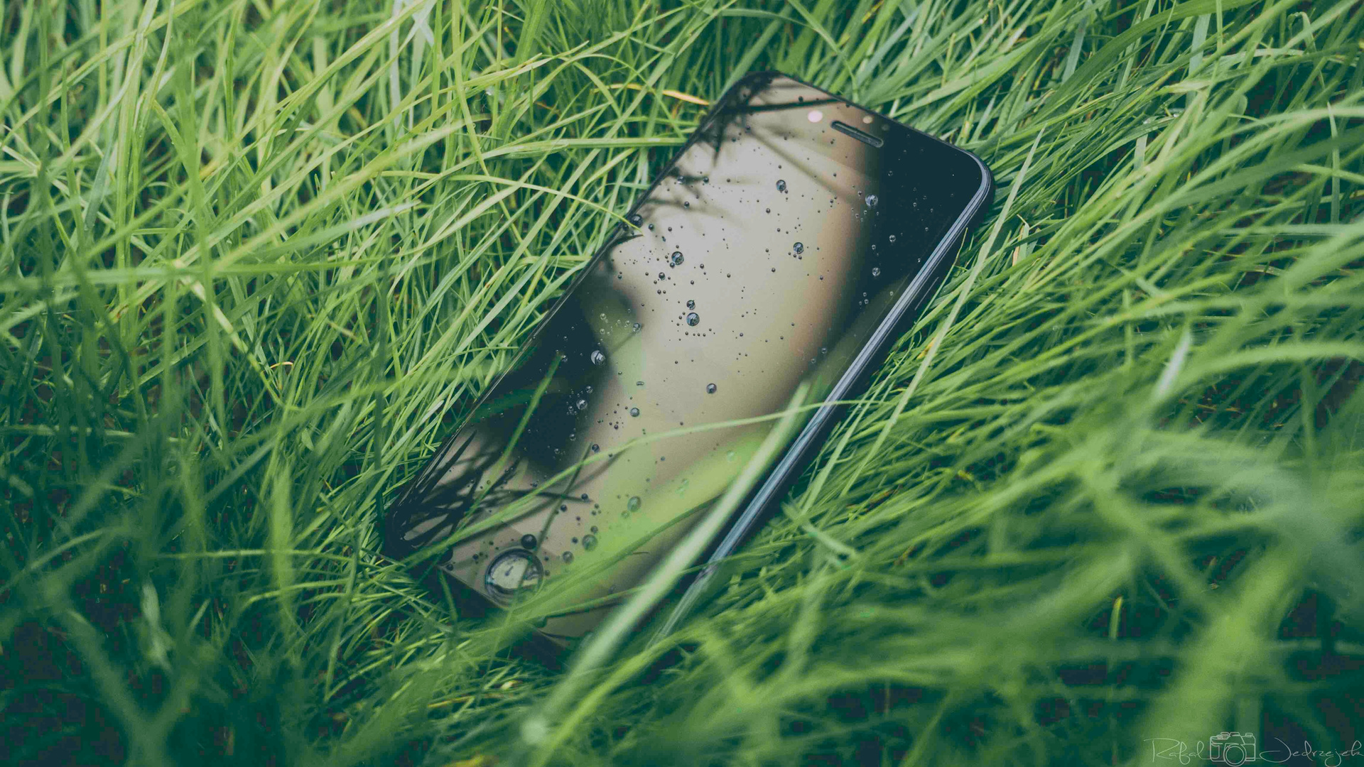 Iphone Water Drops Grass 5k