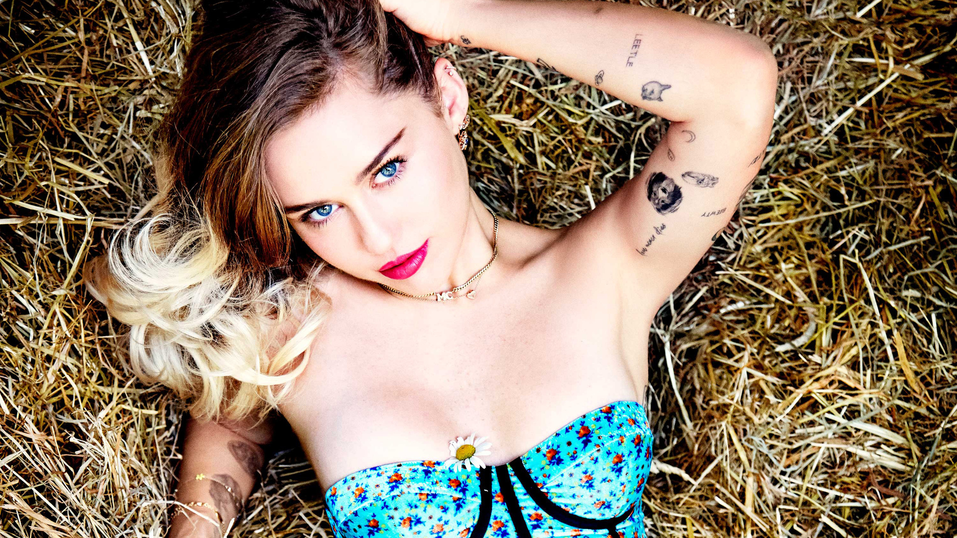Miley Cyrus Cosmopolitan 2017
