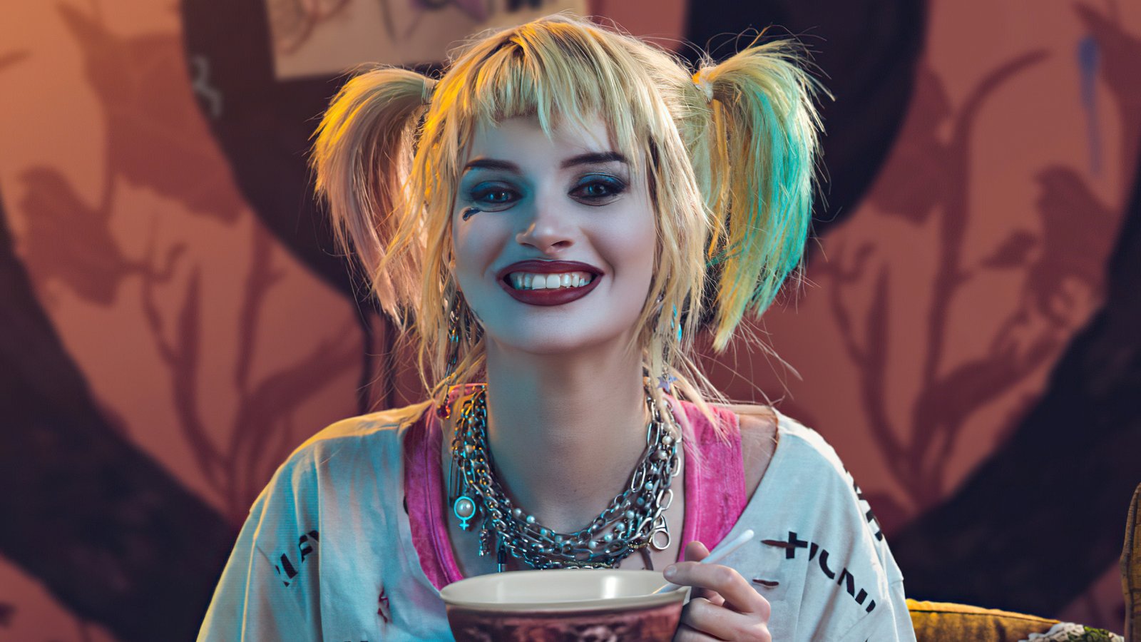 Harley Quinn Having Breakfast Cosplay 5k Wallpaper