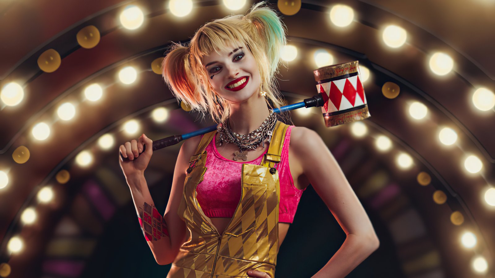 Harley Quinn With Hammer Cosplay 4k Wallpaper