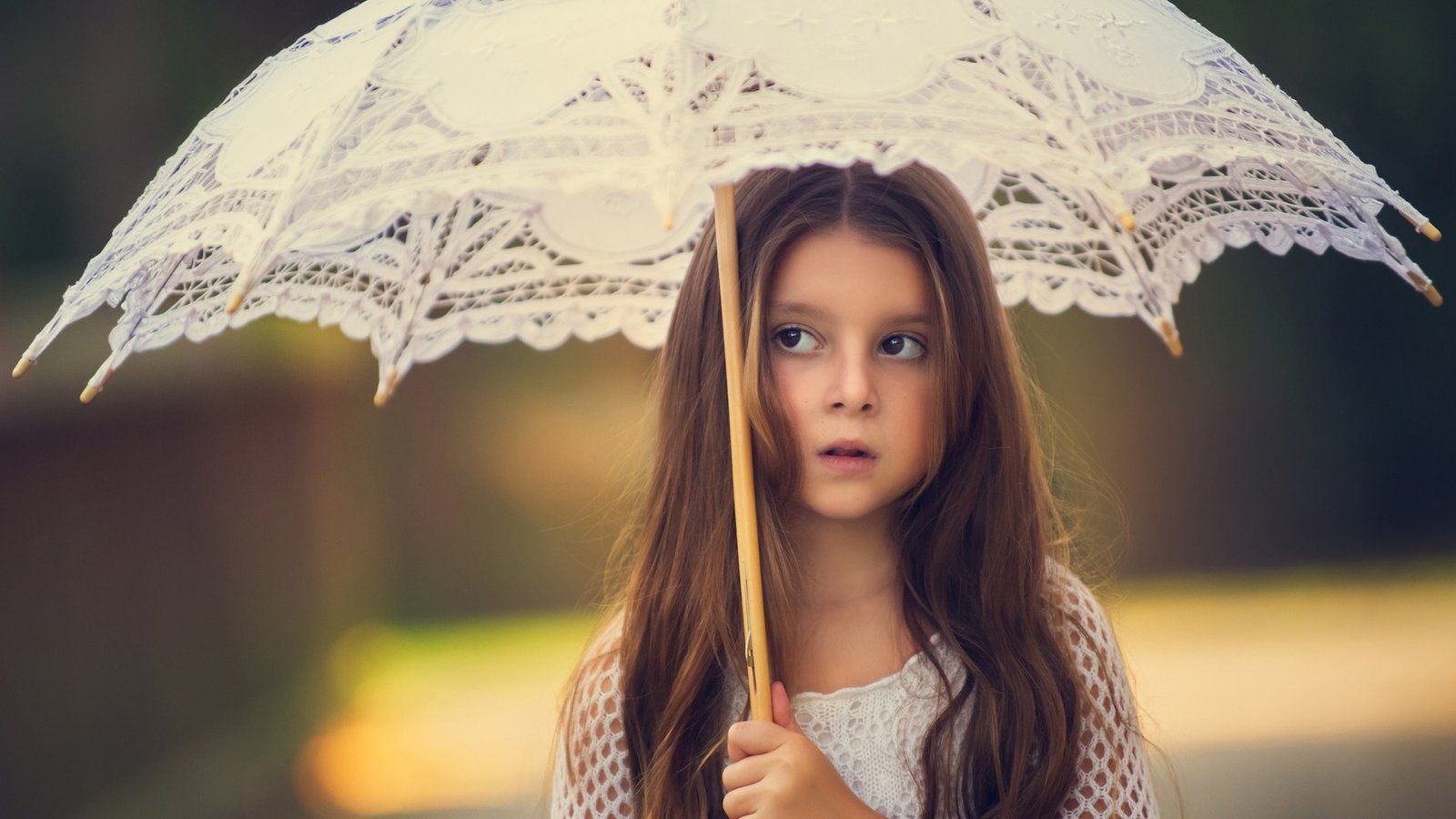 Little Girl With Umbrella Wallpaper