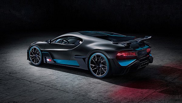 2018 Bugatti Divo Rear Side View - hdwallpaper4k