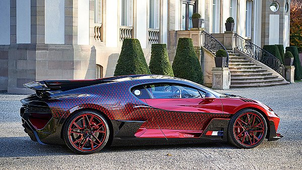 Bugatti Divo Lady Bug 2021 8k - hdwallpaper4k